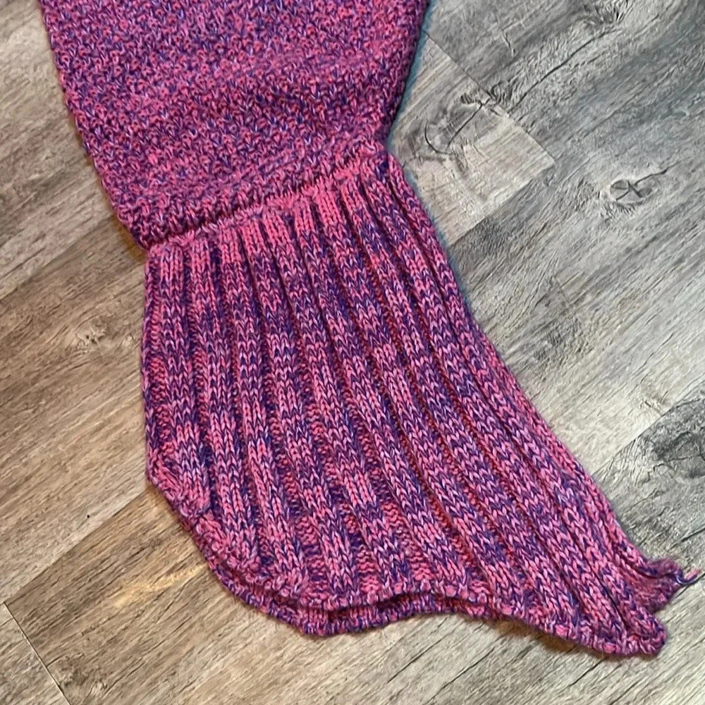 Kids mermaid tail knit blanket pink and purple - Picture 3 of 7